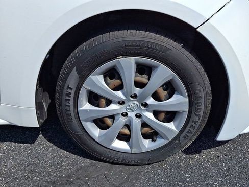 Used 2020 Toyota Corolla LE FWD image 11