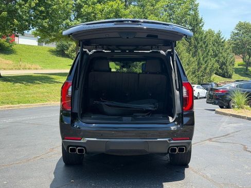 Used 2025 GMC Yukon Denali Ultimate AWD/4WD image 4