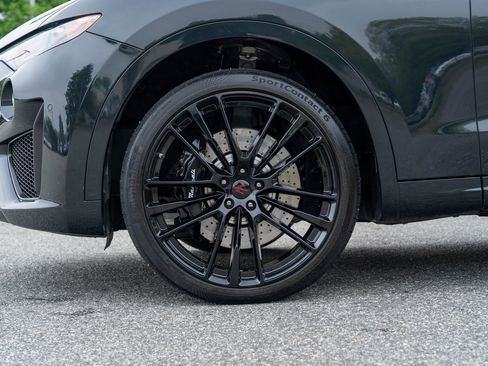 Used 2024 Maserati Levante Trofeo AWD/4WD image 9