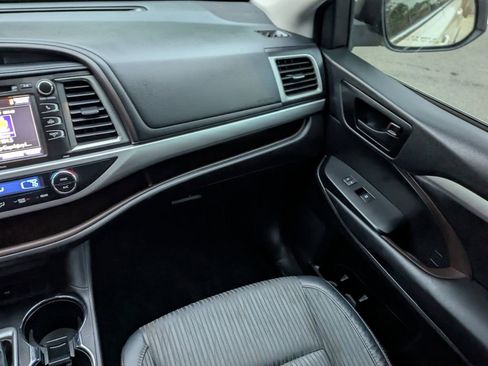 Used 2018 Toyota Highlander Plus image 19