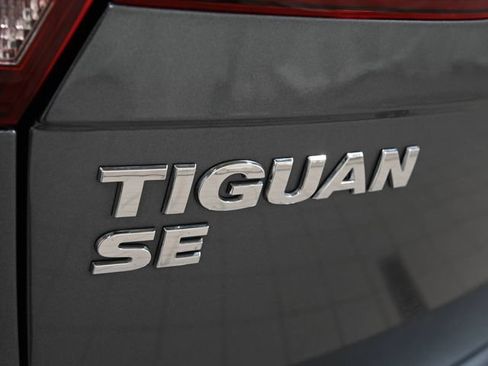 Used 2021 Volkswagen Tiguan SE AWD/4WD image 19