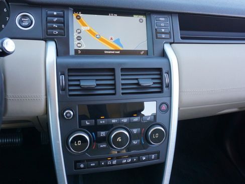 Used 2019 Land Rover Discovery Sport HSE image 16