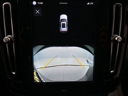 Used 2022 Volvo XC40 P8 Recharge Plus AWD/4WD image 9