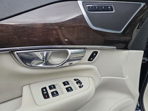 Used 2016 Volvo XC90 T6 Momentum w/ Momentum Plus Package image 16