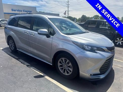 Used 2024 Toyota Sienna XLE w/ XLE Plus Package AWD/4WD image 1