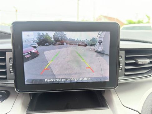 Used 2023 Ford Explorer XLT AWD/4WD image 17