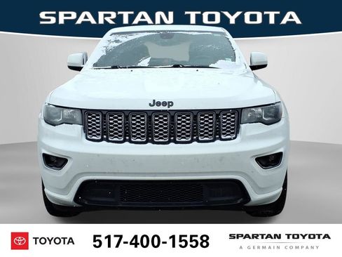 Used 2018 Jeep Grand Cherokee Altitude image 3