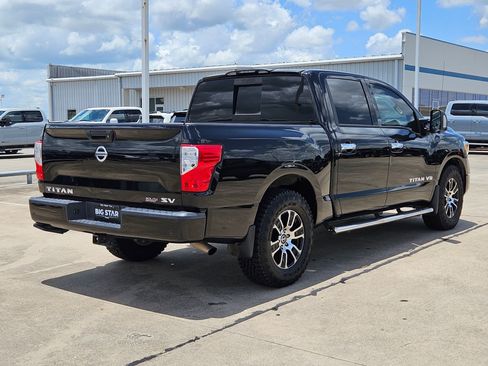 Used 2020 Nissan Titan SV w/ SV Convenience Package RWD image 3