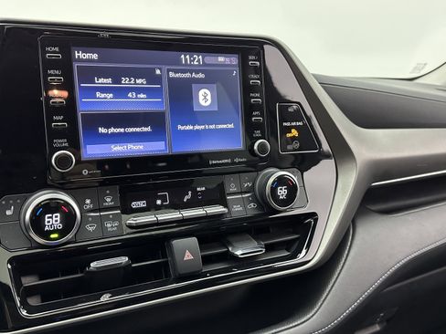 Used 2021 Toyota Highlander XLE image 17