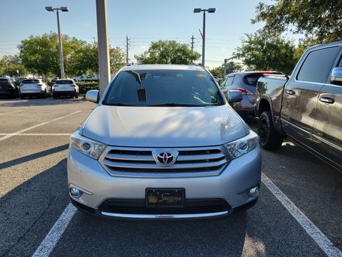 Used 2012 Toyota Highlander Limited w/ Tow Pkg AWD/4WD image 2