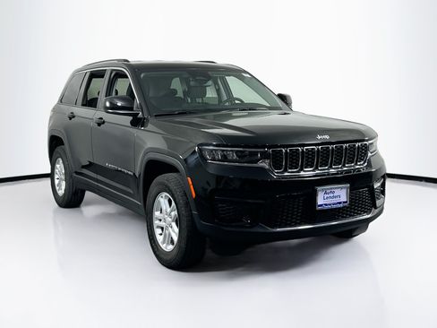 Used 2023 Jeep Grand Cherokee Laredo AWD/4WD image 3