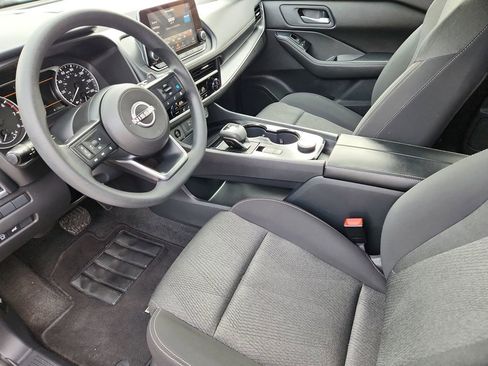 Used 2024 Nissan Rogue SV image 8