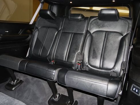 Used 2024 Jeep Wagoneer L Series II w/ Flexible Seating Group AWD/4WD image 11