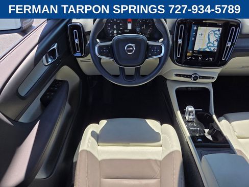 Certified 2022 Volvo XC40 T4 Inscription FWD image 14