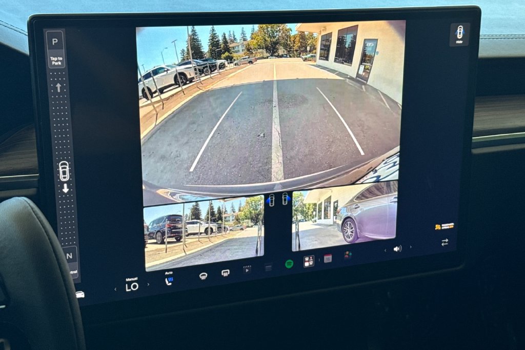 Used 2022 Tesla Model S AWD/4WD image 18