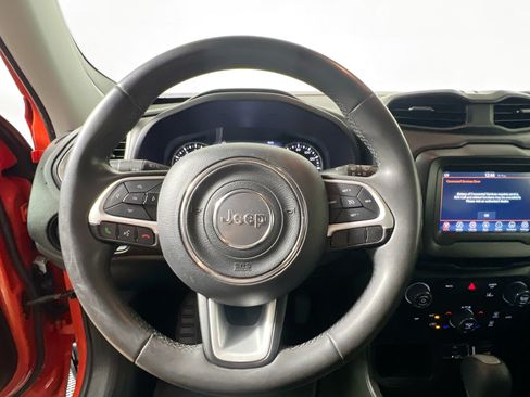 Used 2021 Jeep Renegade Latitude FWD image 17