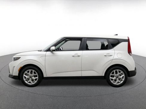 Used 2025 Kia Soul LX w/ LX Technology Package FWD image 4