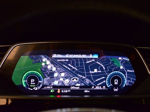 Used 2022 Audi e-tron Premium w/ Convenience Plus Package image 32