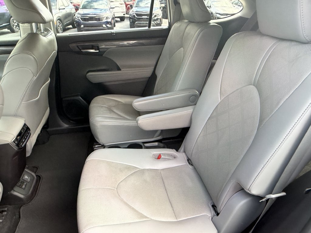 Used 2022 Toyota Highlander Platinum AWD/4WD image 21