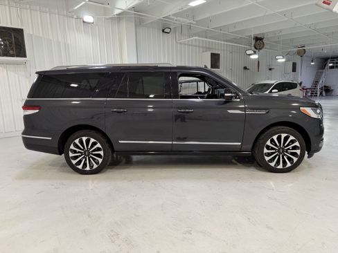 Used 2023 Lincoln Navigator L Reserve image 6