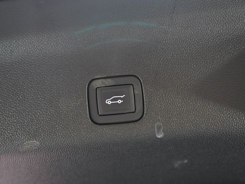 Used 2025 GMC Yukon Elevation AWD/4WD image 18