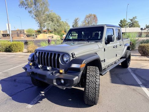 Used 2020 Jeep Gladiator Sport w/ Quick Order Package 24S AWD/4WD image 2