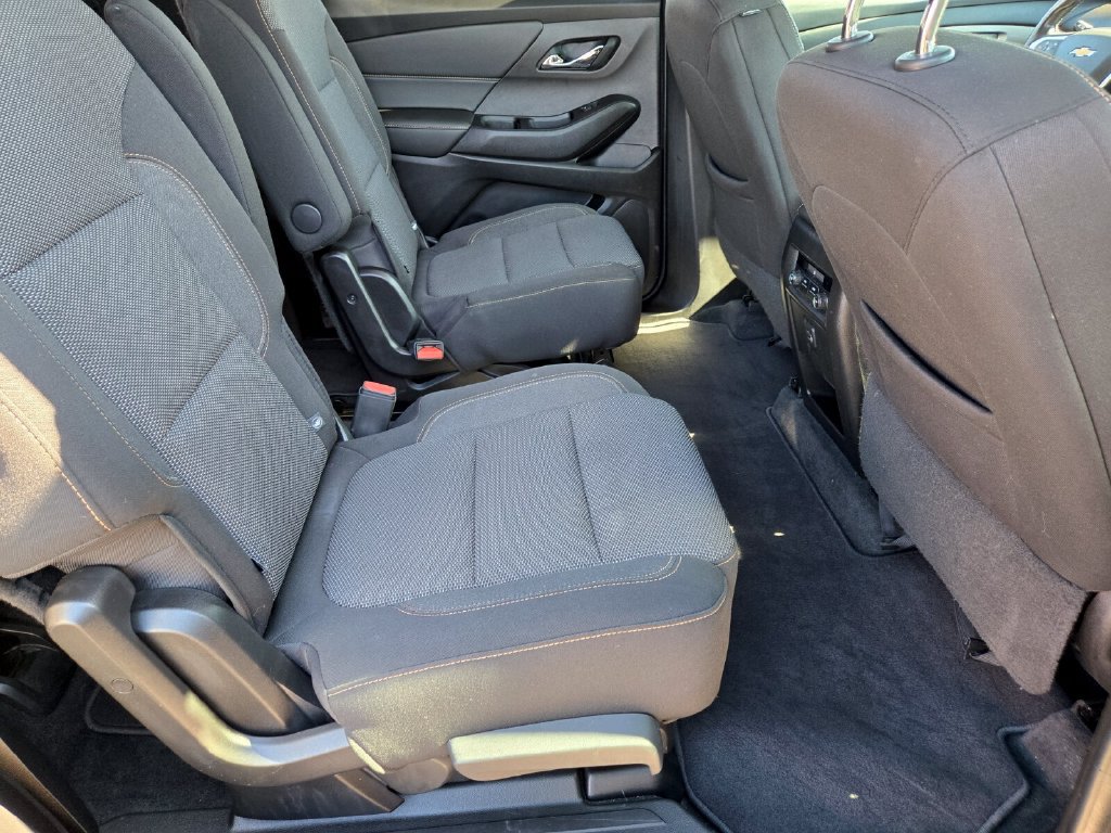 Used 2020 Chevrolet Traverse LT w/ Driver Confidence II Package AWD/4WD image 17