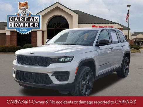 Used 2024 Jeep Grand Cherokee Altitude AWD/4WD image 2
