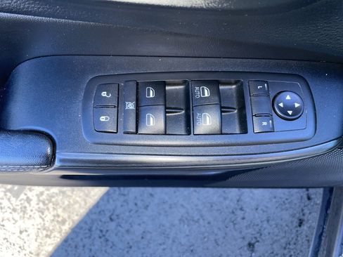 Used 2016 Jeep Cherokee Limited image 38