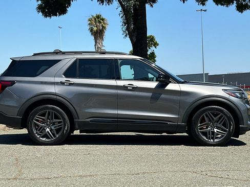 Certified 2025 Ford Explorer ST AWD/4WD image 2