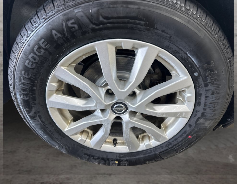 Used 2018 Nissan Rogue SV w/ Premium Package AWD/4WD image 17