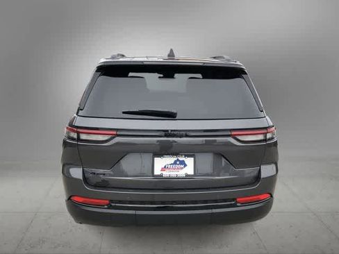 New 2025 Jeep Grand Cherokee 4WD image 5