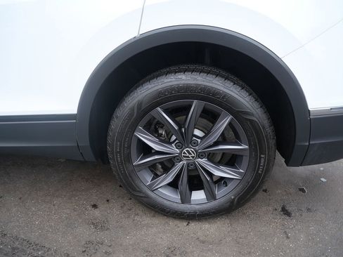 Used 2022 Volkswagen Tiguan SE w/ Panoramic Sunroof Package image 33