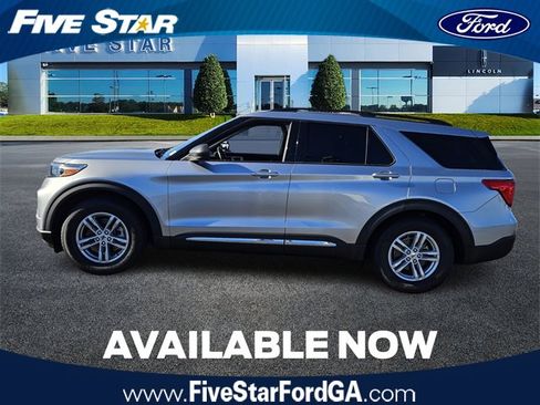 Used 2021 Ford Explorer XLT image 4