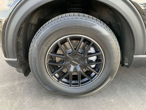 Used 2020 Ford Explorer XLT image 10