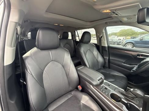 Used 2023 Toyota Highlander Limited FWD image 14