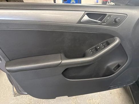 Used 2016 Volkswagen Jetta Sport FWD image 26