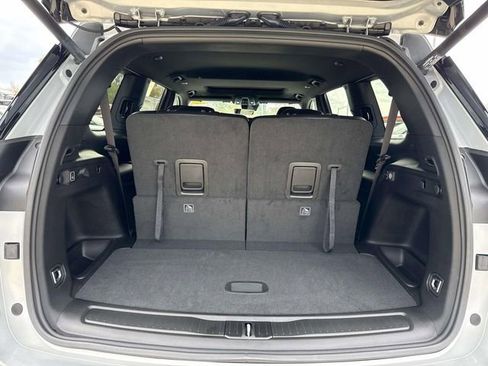 New 2025 Jeep Grand Cherokee L Altitude RWD image 8