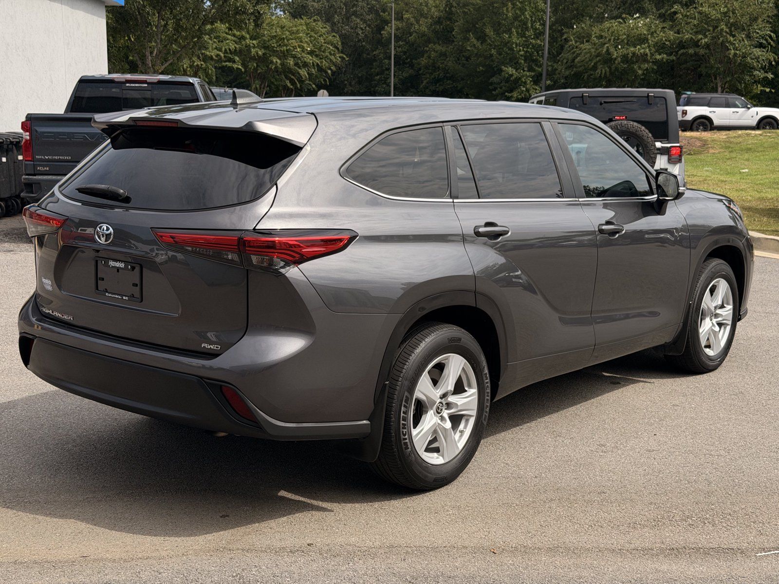 Used 2023 Toyota Highlander L AWD/4WD image 12