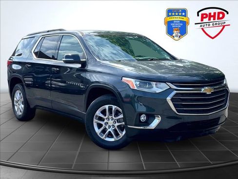 Used 2021 Chevrolet Traverse LT w/ LPO, Cargo Package FWD image 1