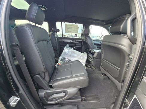 New 2026 Jeep Grand Wagoneer Limited image 16