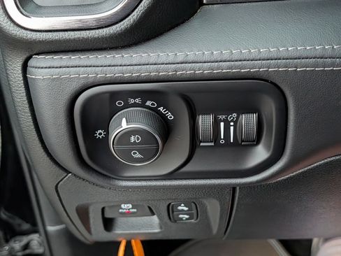 Used 2023 RAM 1500 Limited AWD/4WD image 24