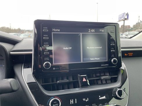 Used 2021 Toyota Corolla LE image 11