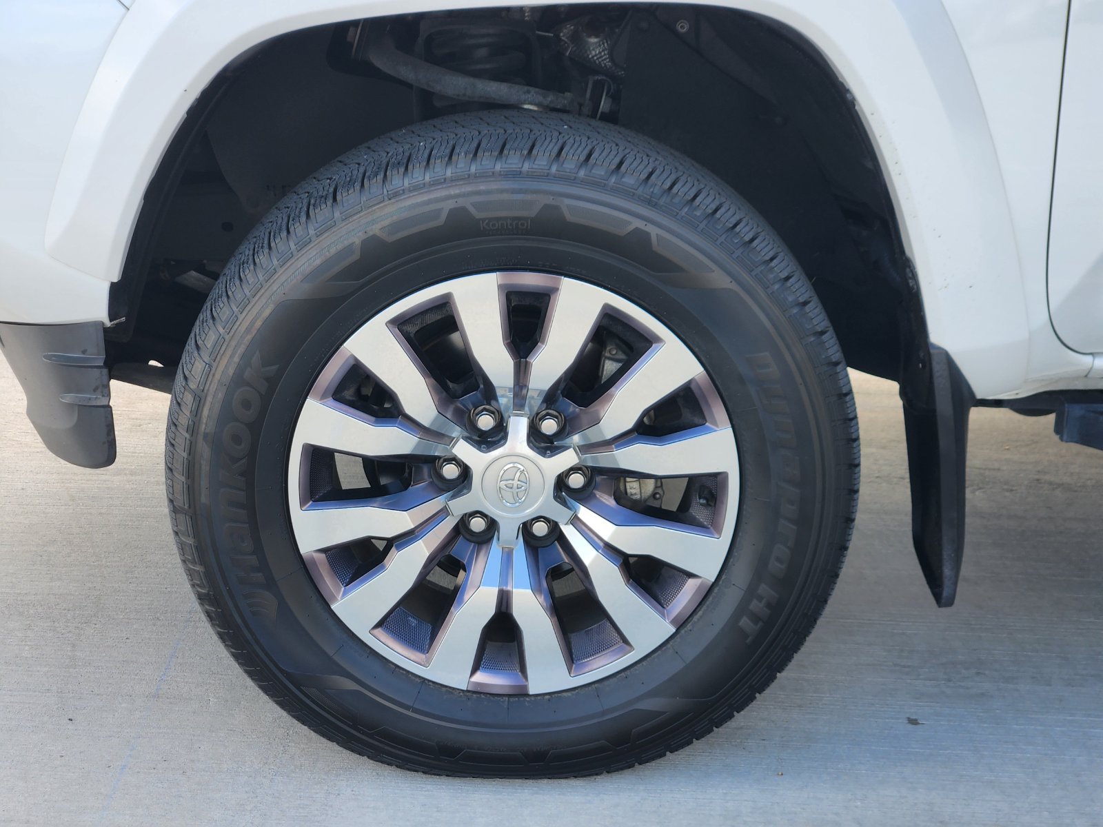 Used 2021 Toyota Tacoma Limited AWD/4WD image 12