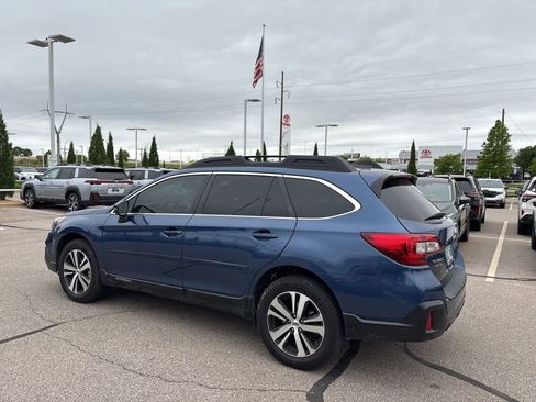Used 2019 Subaru Outback 3.6R Limited AWD/4WD image 6