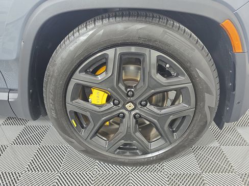 Used 2023 Rivian R1S Adventure AWD/4WD image 11