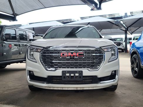 Used 2024 GMC Terrain Denali w/ Denali Premium Package AWD/4WD image 4