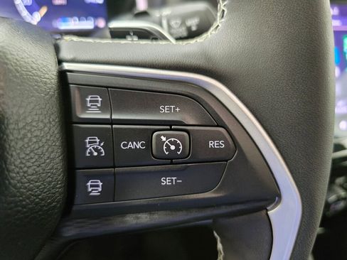 Used 2023 Jeep Grand Cherokee Altitude image 26