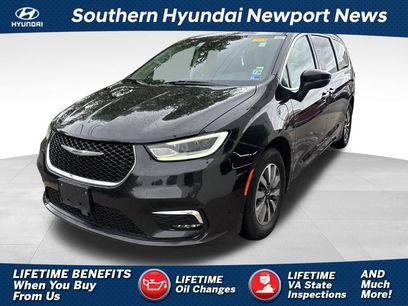 Used 2023 Chrysler Pacifica Touring-L