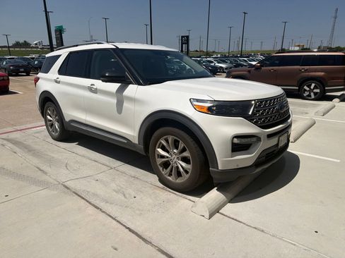 Used 2021 Ford Explorer Limited RWD image 3
